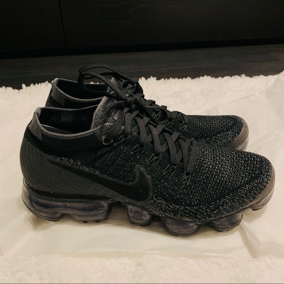 Nike Air Vapormax Flyknit - Picture 1 of 8